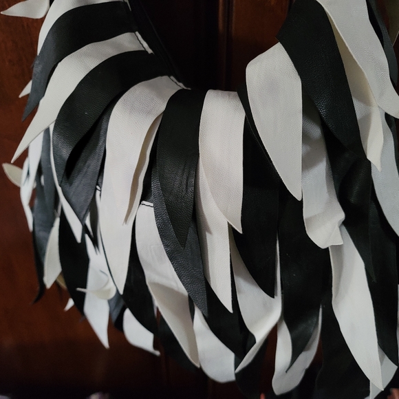 Black & White Bag - Picture 3 of 10